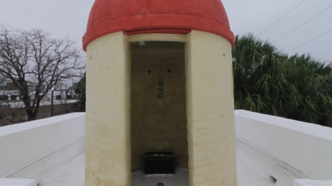 Devela Alcalde placa conmemorativa en Museo Casamata 