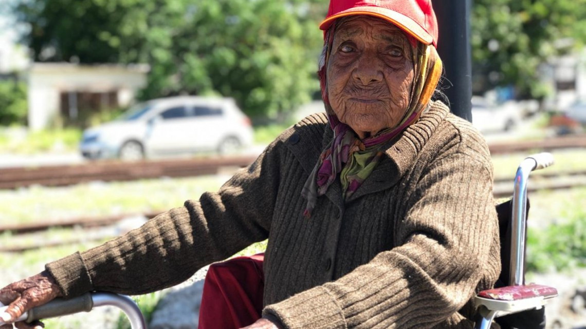 Asención busca quien la pueda operar de una rodilla