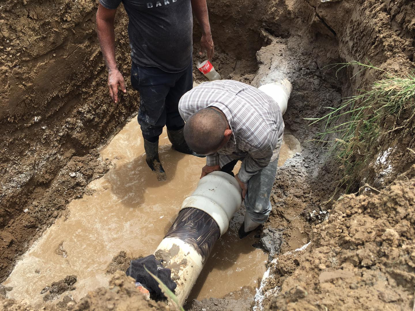 Culminan COMAPA reparación de tubería de 10 pulgadas