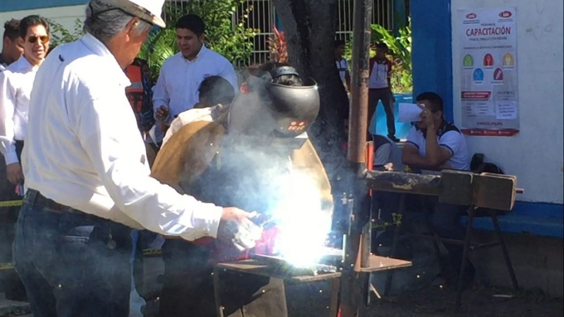 Mujeres son capacitadas para incursionar en el mundo de la construcción