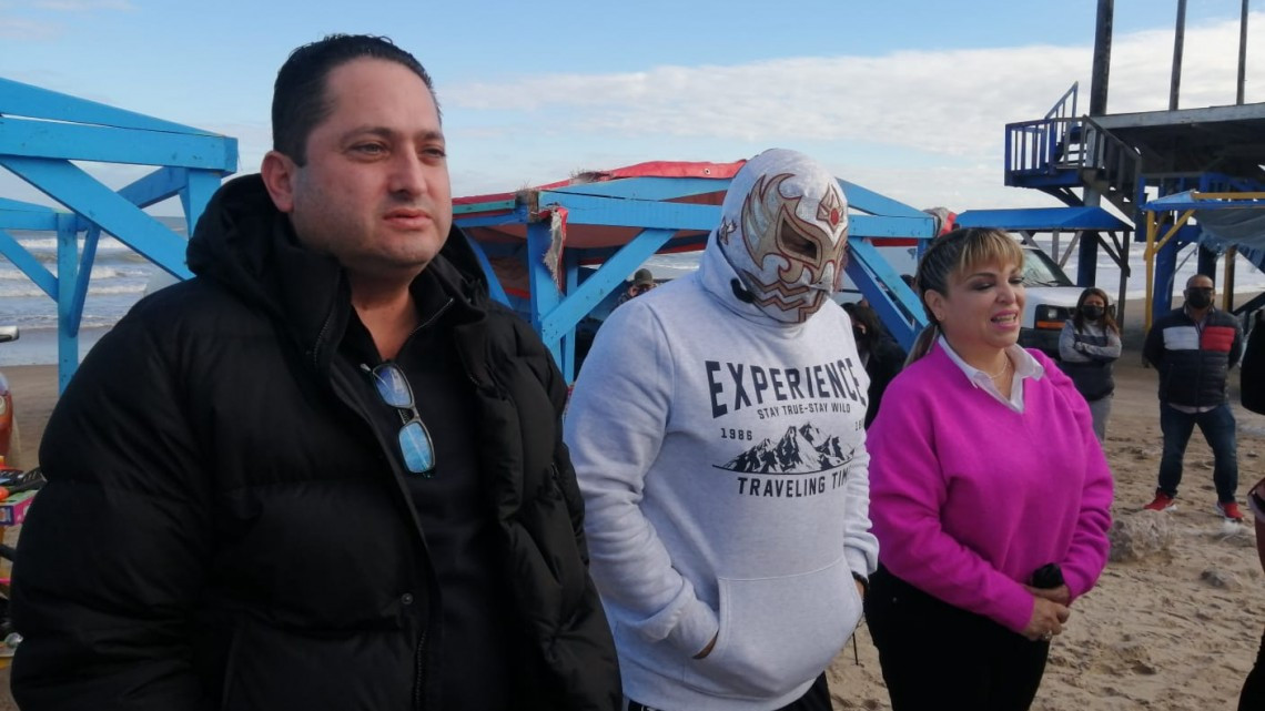 Barra de abogados entrega regalos a niños de la Playa Bagdad