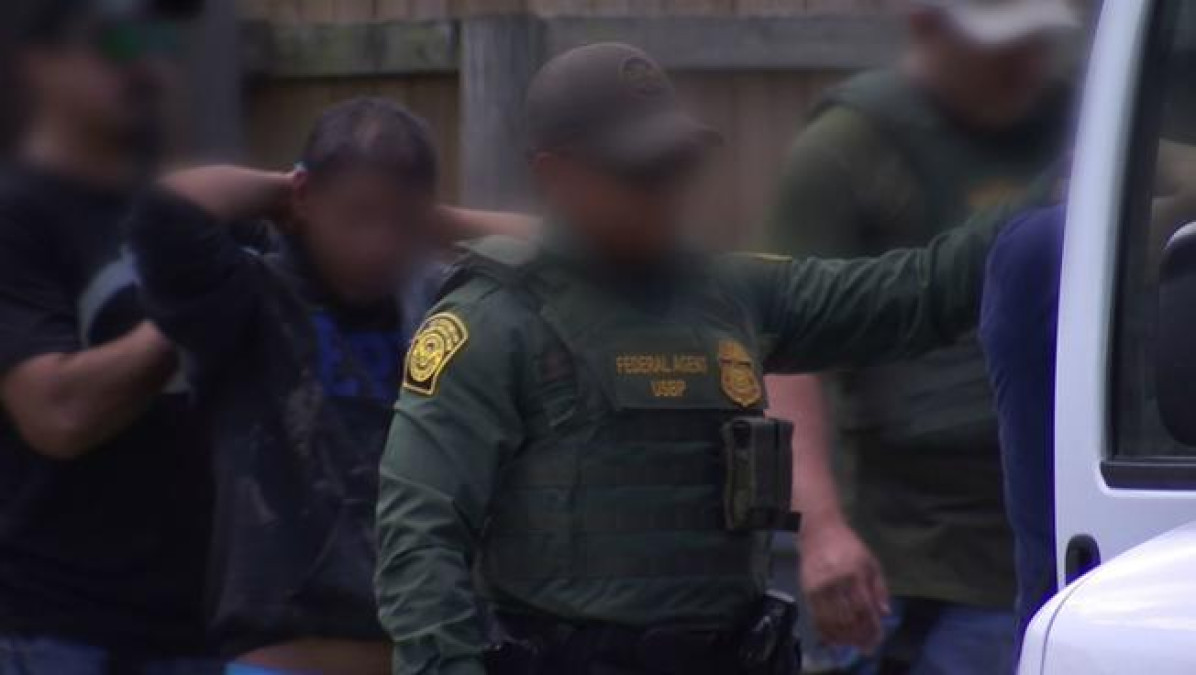 Catean casa de seguridad, detienen a 47 inmigrantes