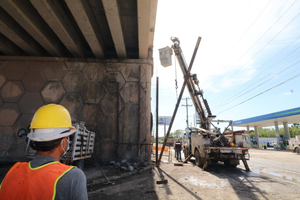 Trabaja desarrollo urbano en rehabilitación del  Puente Rigo Tovar; no corre riesgo de colapso