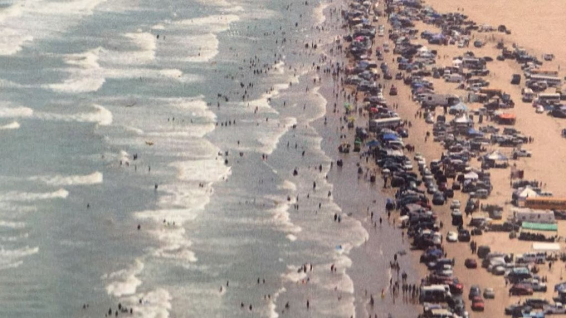 El fuerte calor provoca que bañistas arriben ya tarde a la playa Bagdad