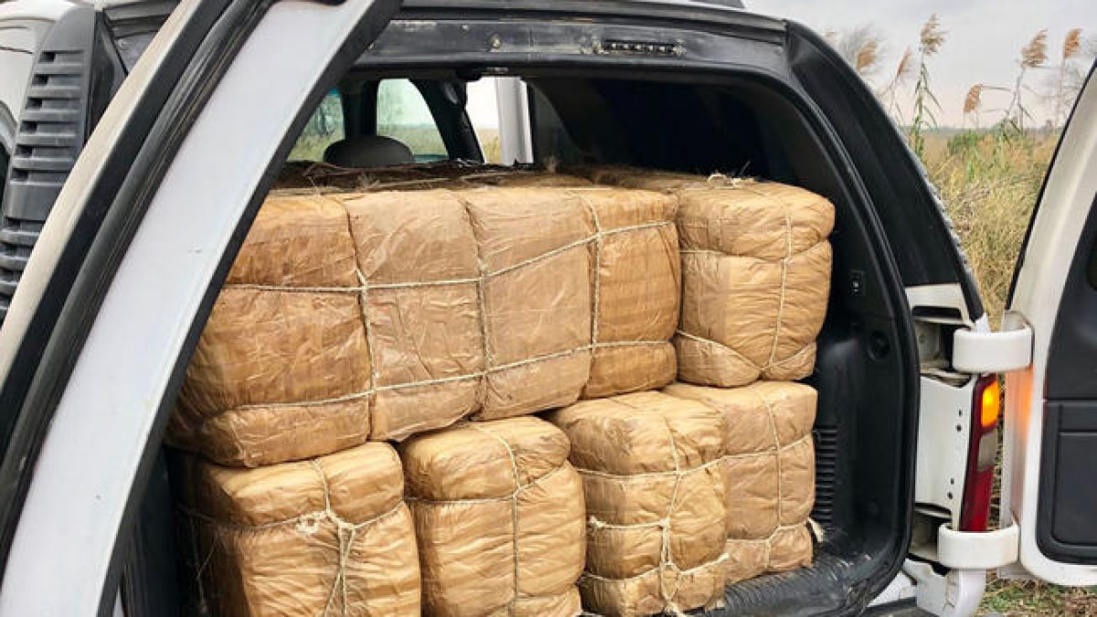 Escapan a México y dejan cargamento de droga