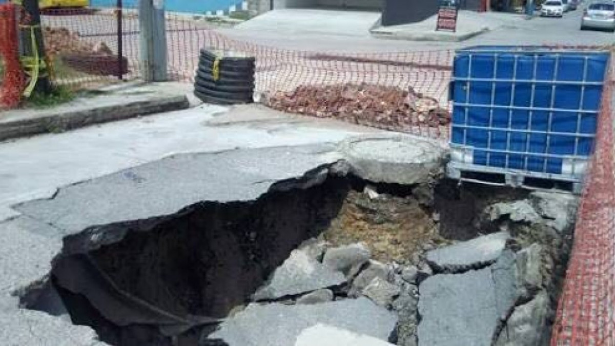 Atiende Comapa socavones en diferentes sectores de la zona sur