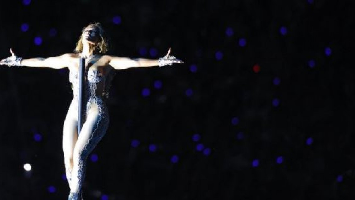 Con ritmo latino, Shakira y JLO encienden el escenario del Medio Tiempo del SB