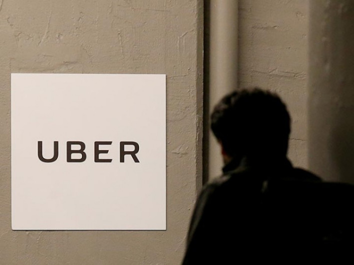 Conductora es multada por no saber Ingles 