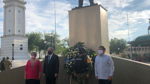 Autoridades Municipales montan guardia de honor en conmemoración del 211 Aniversario de la Independencia de México