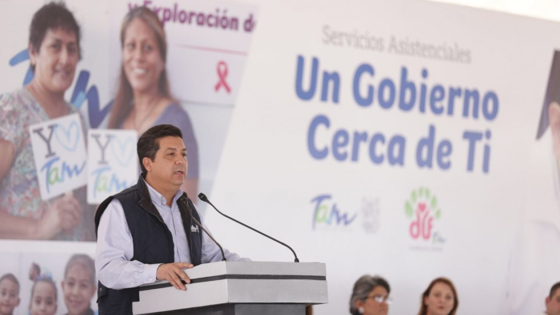 Gobernador entrega apoyos a familias de la región ribereña