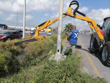 Sanea el Ayuntamiento canaleta del libramiento Reynosa-Monterrey