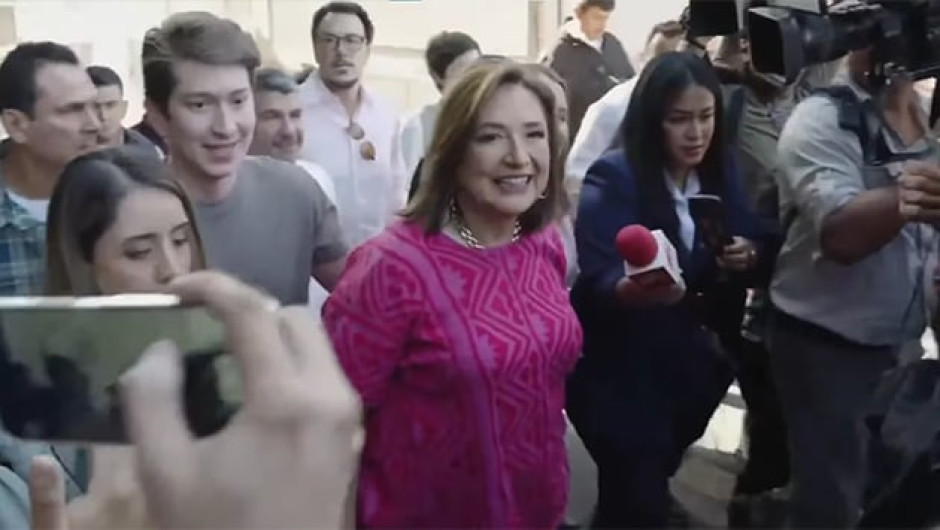 Xóchitl Gálvez acude a emitir su voto