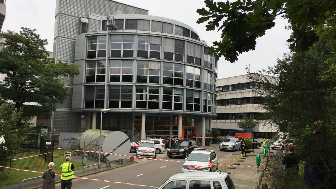 Hombre armado con un cuchillo asalta el edificio de la radio holandesa 3FM