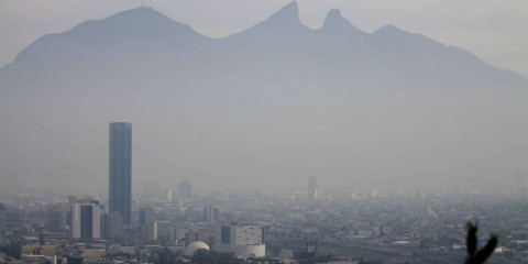 Pirotecnia y carnes asadas crean contingencia ambiental en Monterrey