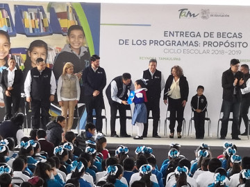 Entregan becas estatales a estudiantes reynosenses