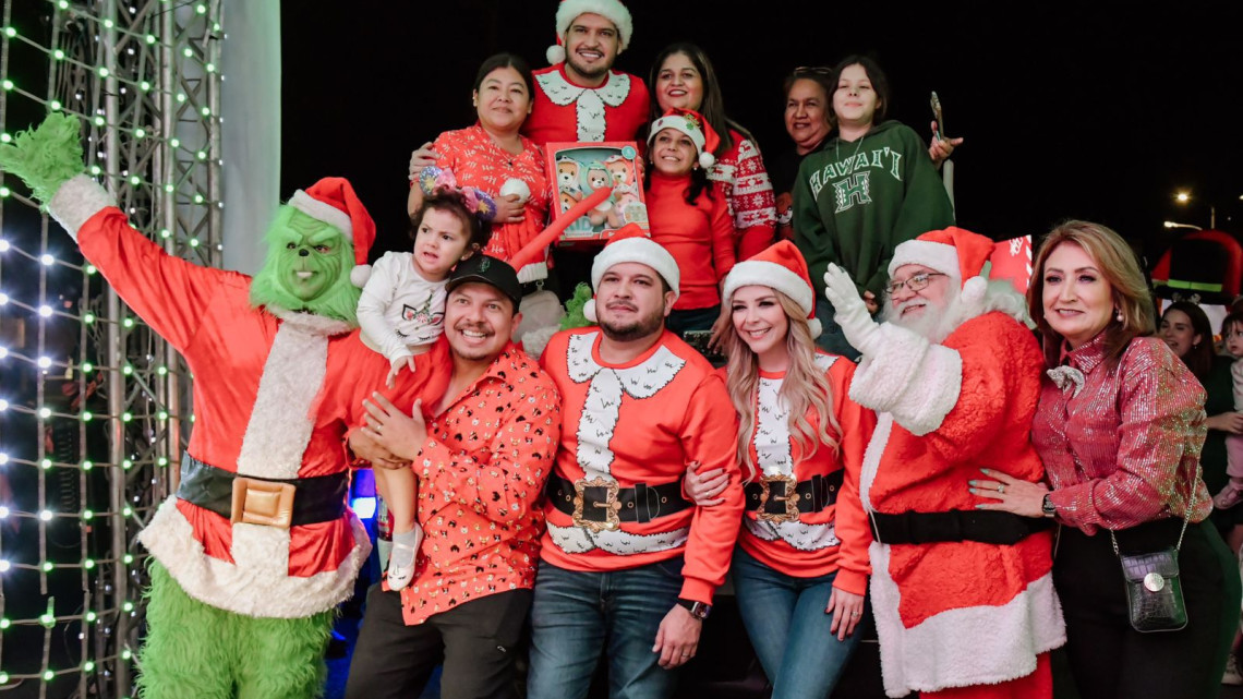 Recaudan tres camiones de juguetes en el `Túnel Navideño’ en Matamoros
