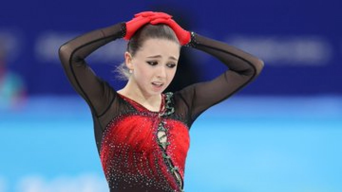 Kamila Valieva hace espectacular salto cuádruple y le da el oro a Rusia