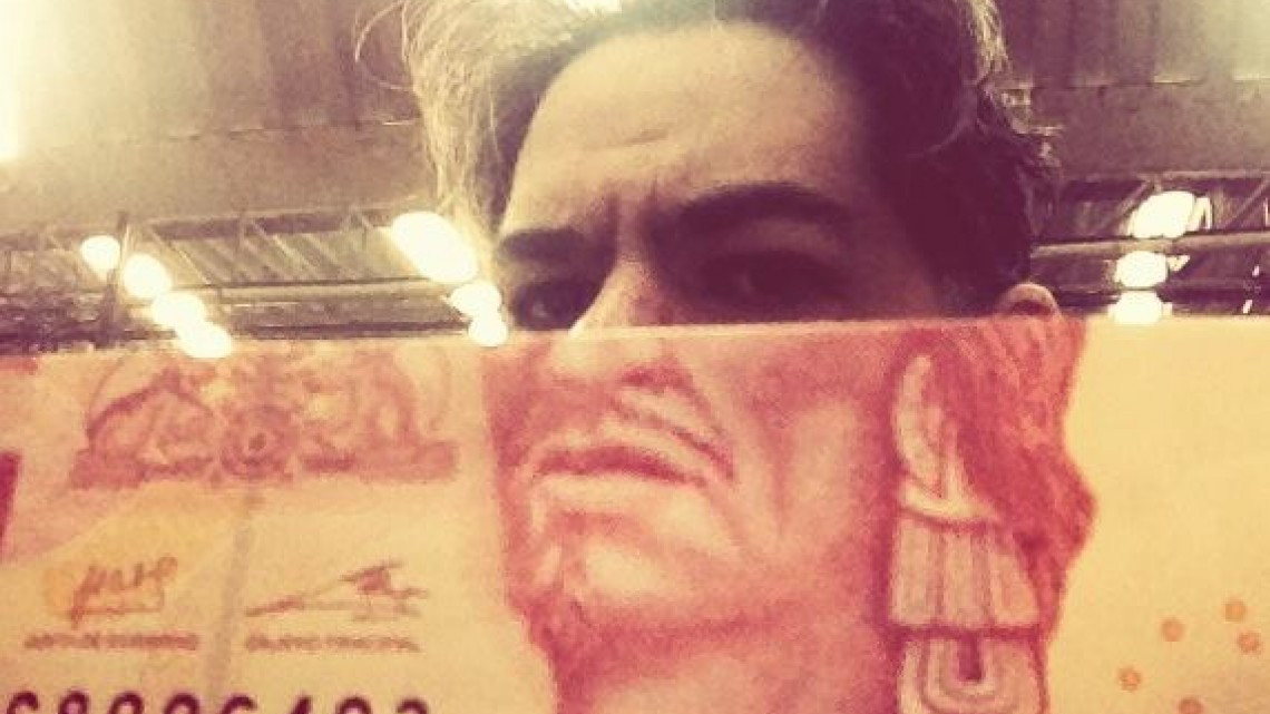 Antonio, el hombre de la máscara de billetes