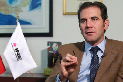 Lorenzo Córdova llama a los candidatos a ser responsables la noche de la elección