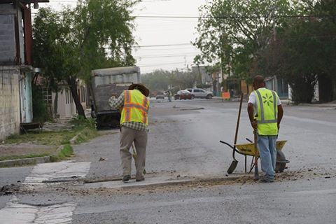 Ayuntamiento realiza labores de bacheo