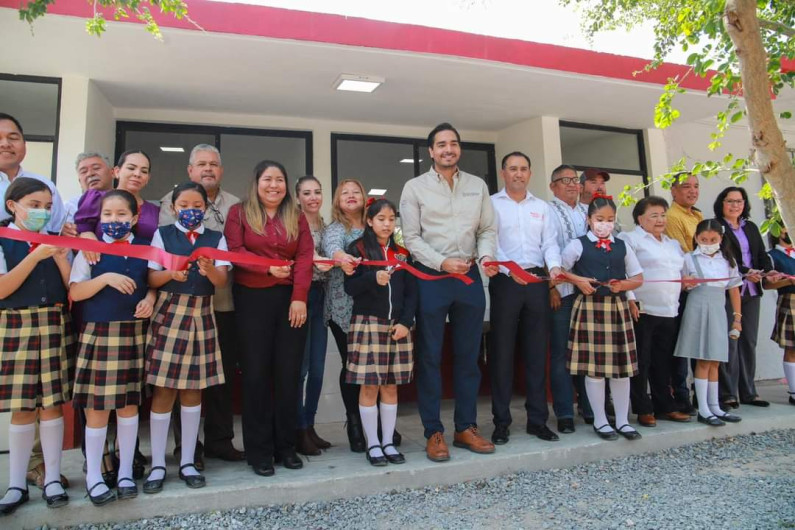 Entregó Carlos Peña Ortiz módulos sanitarios a escuela primaria 