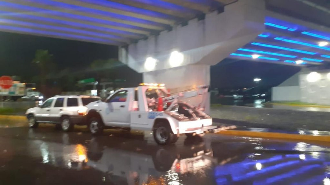 Atiende tránsito local a automovilistas durante la madrugada por las lluvias del frente frío 10