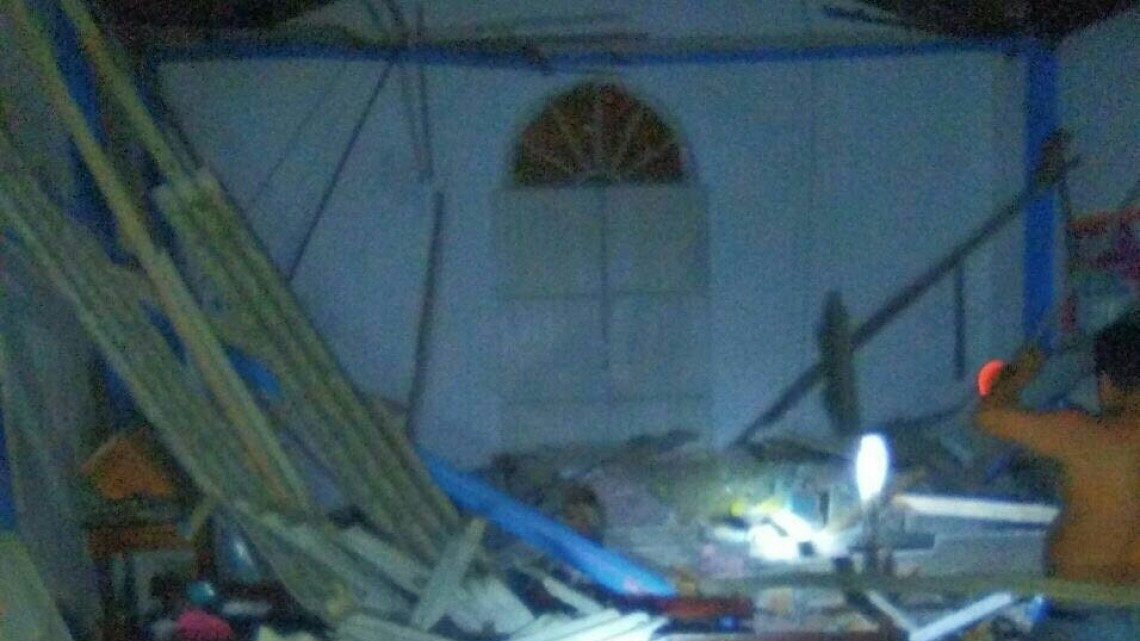 El sismo causó al menos 30 muertos y daños materiales