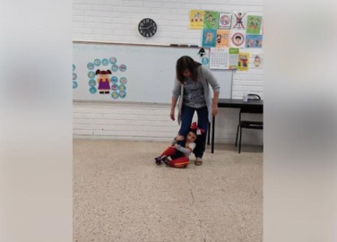 Maestra enseña a sus alumnos defensa antisecuestro 