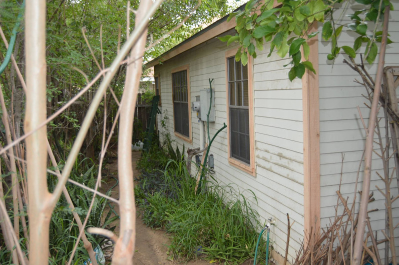 Encuentran a hombre y su madre muertos en vivienda