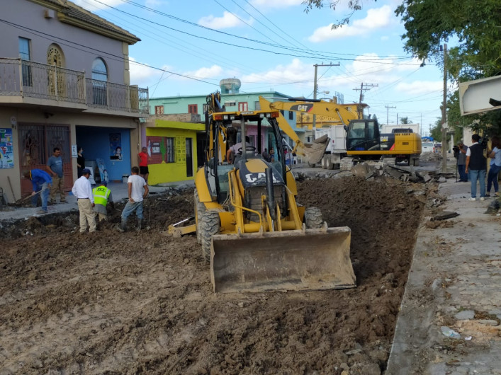 Inició los trabajos de pavimentación y rehabilitación de drenaje sanitario la calle Fidencio Trejo
