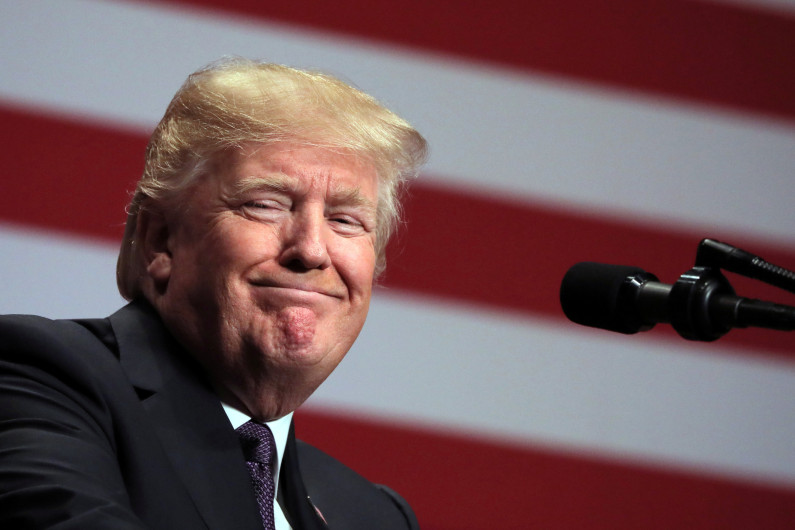 Trump se burla de audiencias de segundo debate demócrata