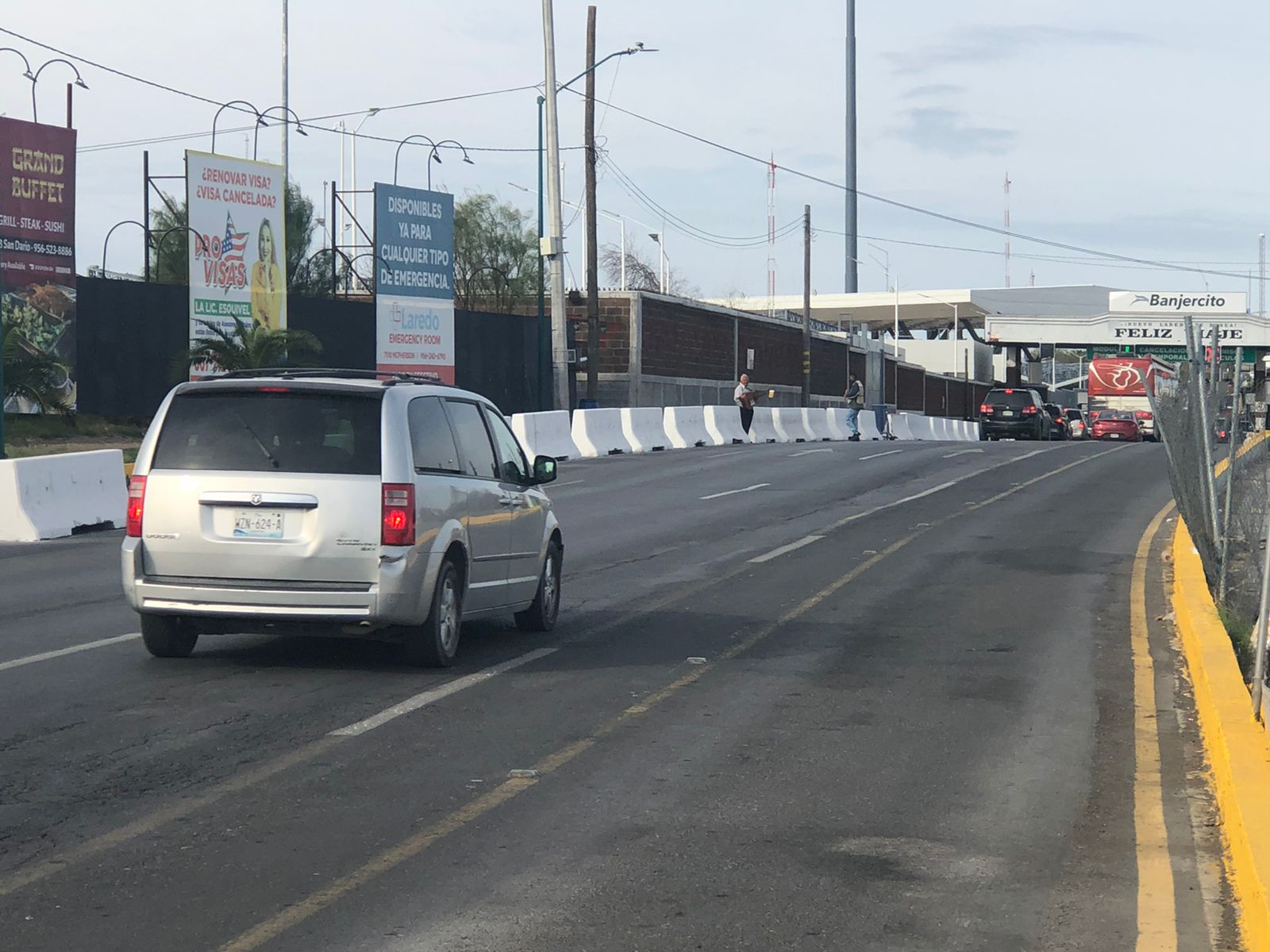 Poca afluencia de neolaredenses en los puentes internacionales durante este “Viernes Negro”