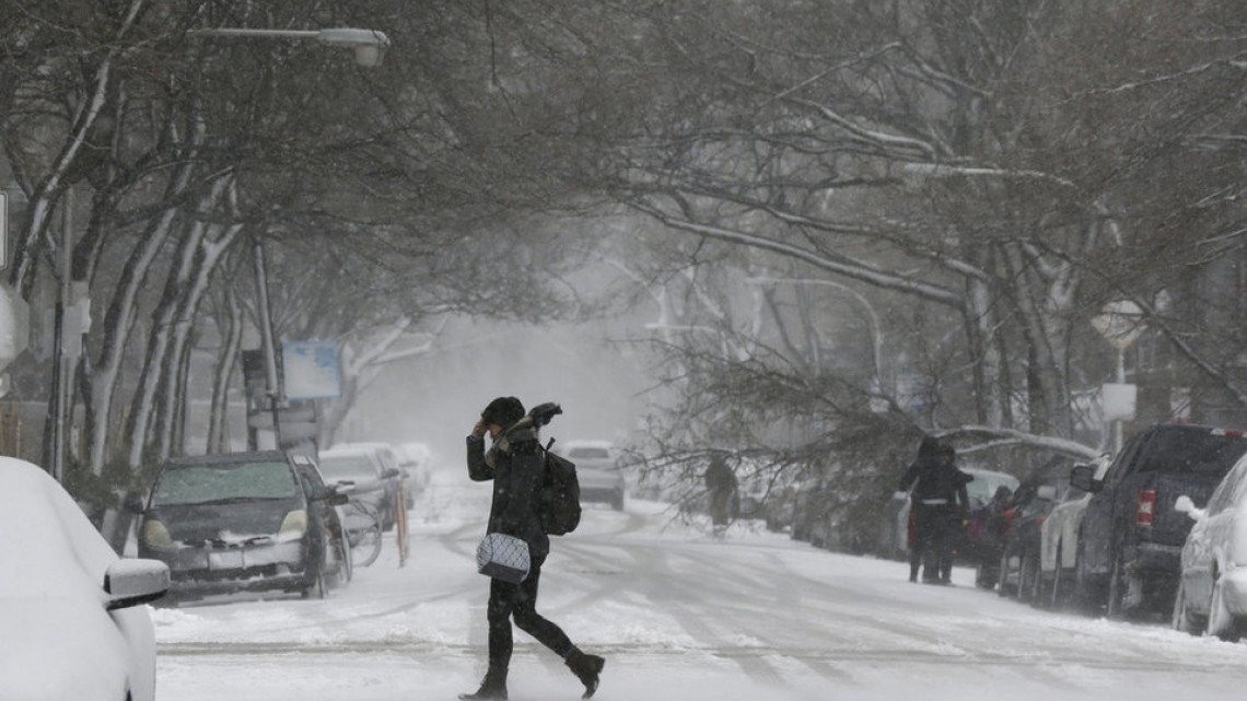 Un muerto y gran caos deja tormenta invernal