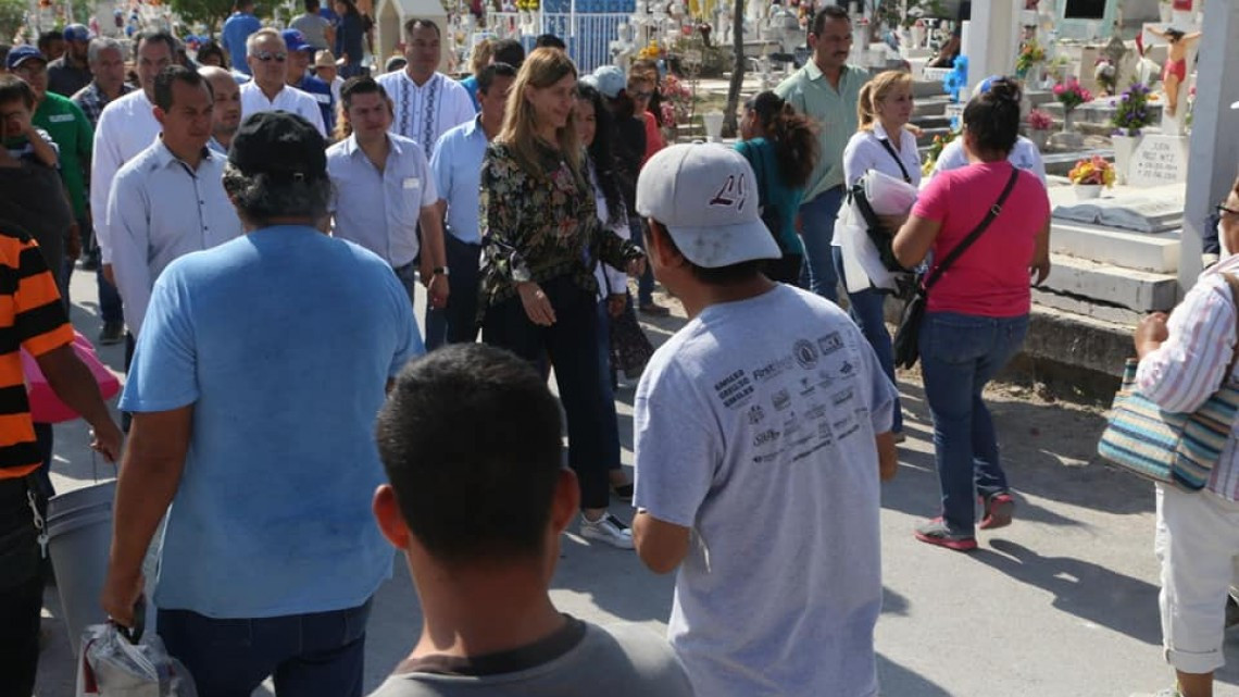 Alcaldesa realiza recorrido en cementerios