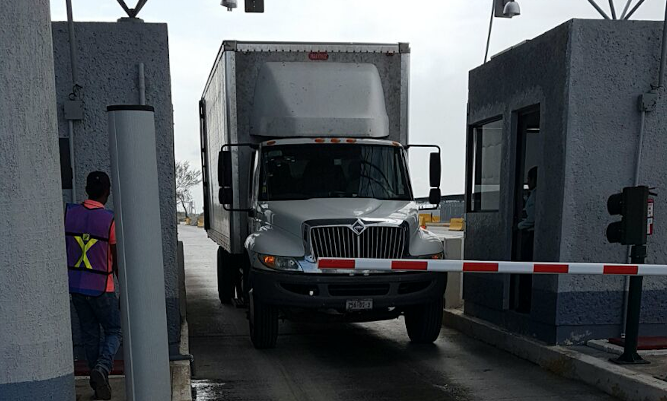 De forma parcial reanuda operaciones Puente Comercio Mundial