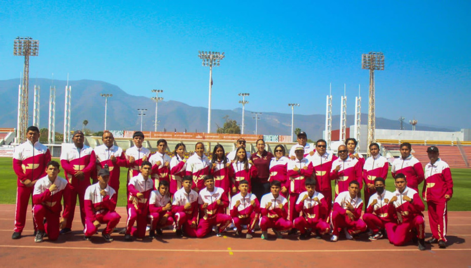 Entrega INDE uniformes a pugilistas tamaulipecos para eliminatoria en Monterrey