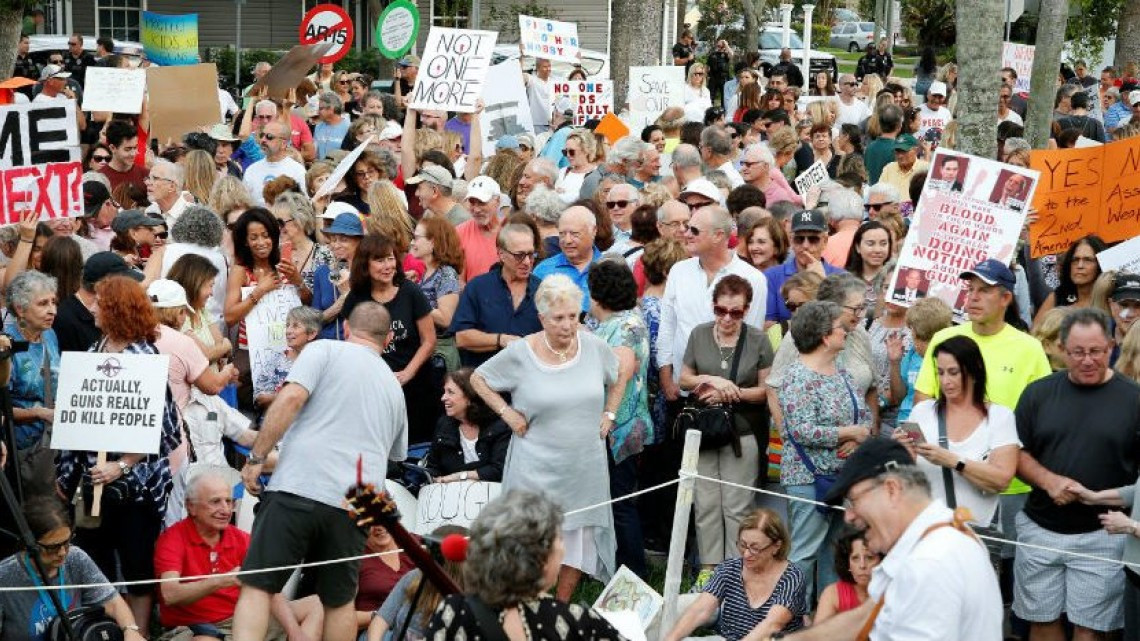 Sobrevivientes marchan por control de armas