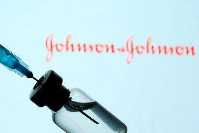 FDA declara que no hay vínculo entre vacuna Johnson & Johnson y casos de trombos sanguíneos