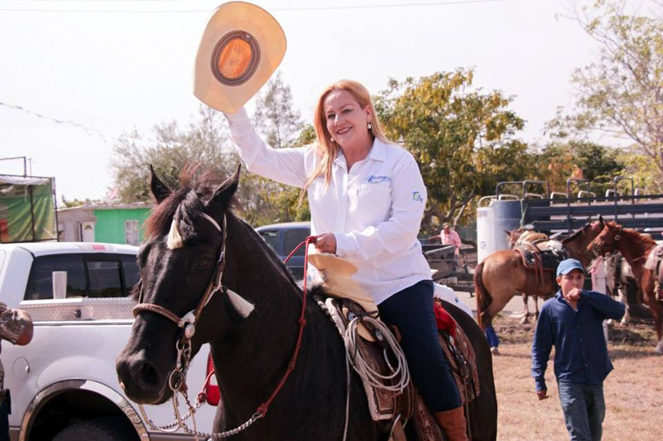 Alcaldesa asiste a Aniversario del el ejido Santa Juana