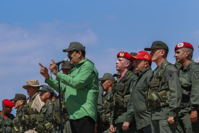 Maduro anuncia la conformación de 50 mil unidades de defensa