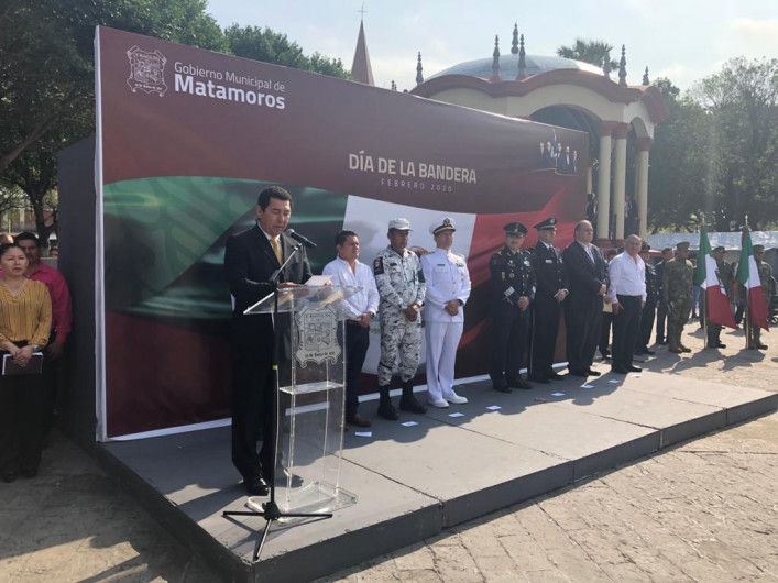 Encabeza alcalde Mario López ceremonia del día de la bandera