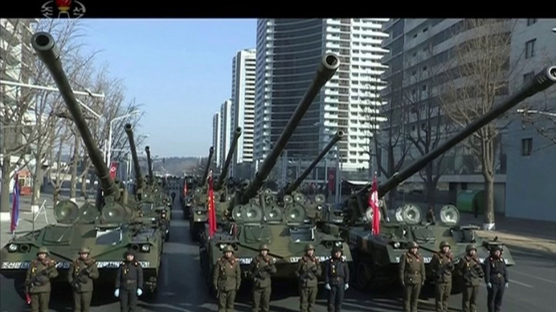 Realiza Corea del Norte desfile militar envíspera de Juegos Olímpicos