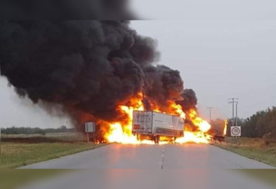 Fuerte accidente en carretera de Nuevo Laredo deja al menos un muerto 