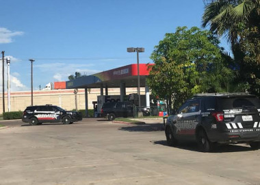 Policía de Edinburg encuentra dos cuerpos en interior de vivienda