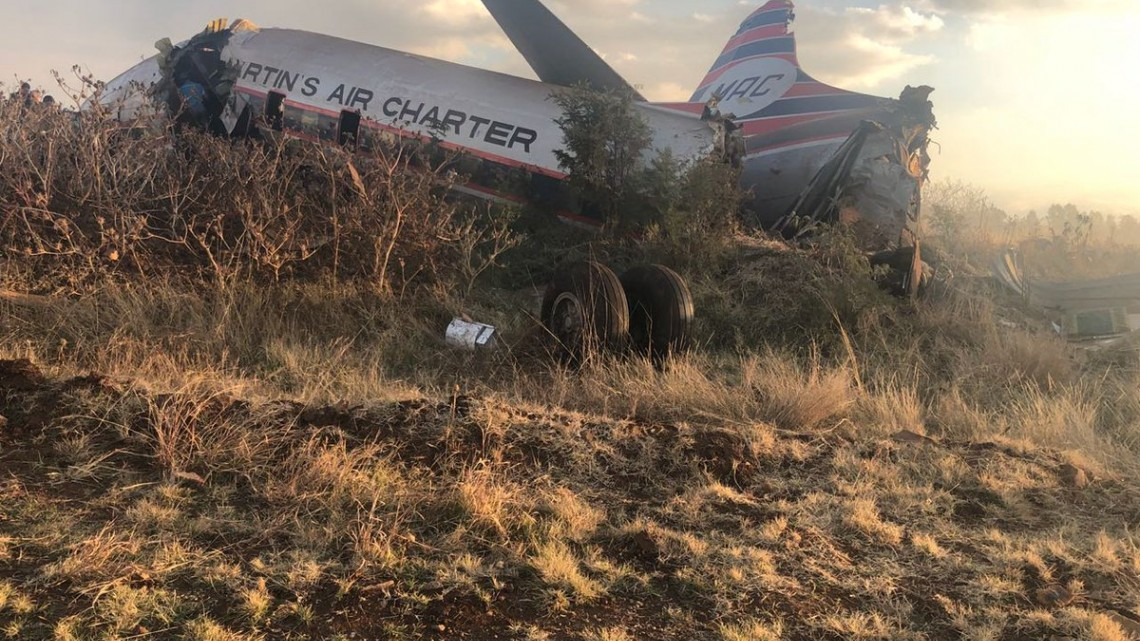 Se estrella un avión en la capital de Sudáfrica
