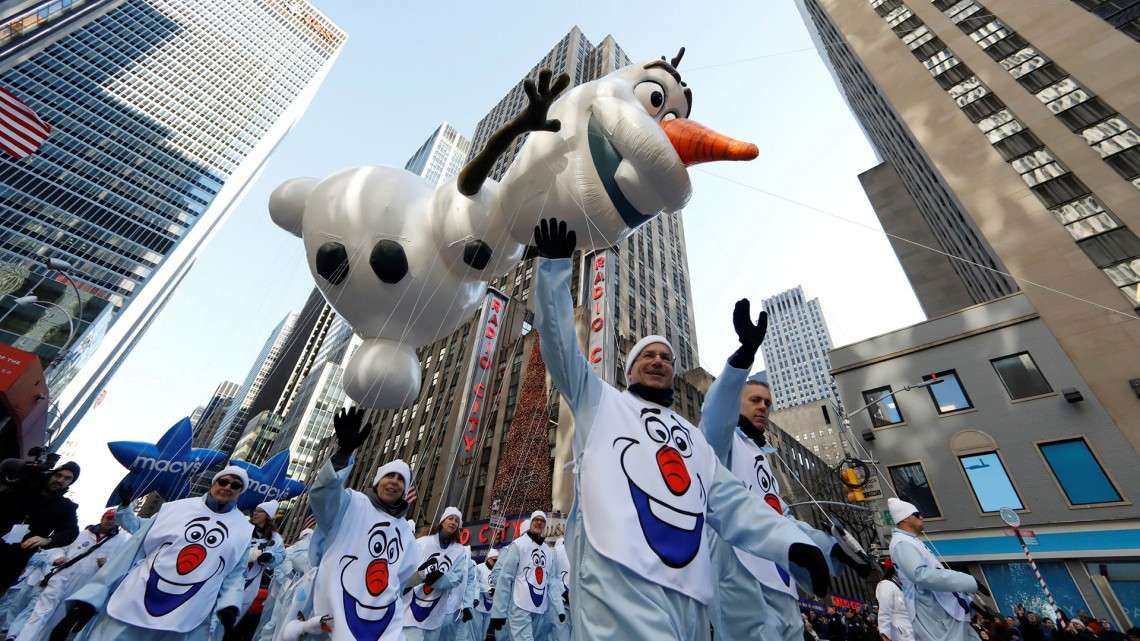 Aquí una vista al desfile de Día de Acción de Gracias de Macy's