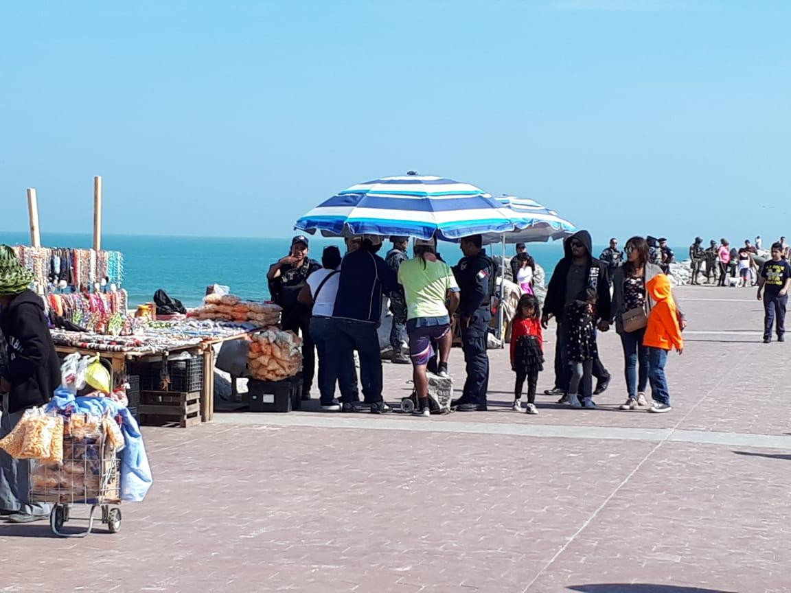 Con fuerte operativo retiran a  comerciantes en escollera de Playa Miramar