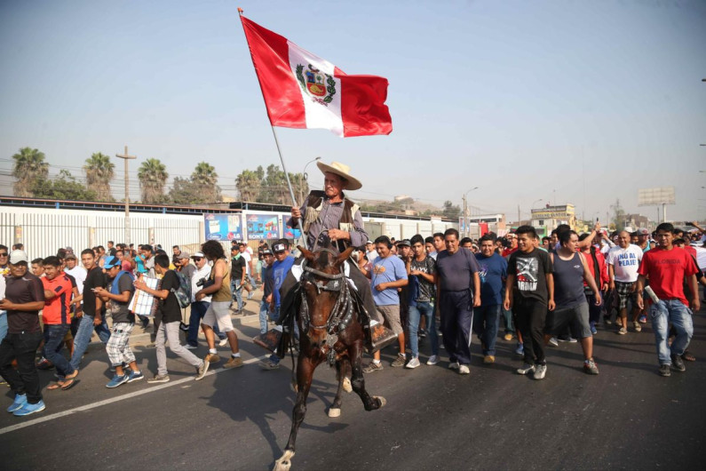 Lima protesta contra aumento en peaje