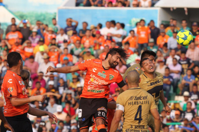 Pumas golea 3-0 a Chiapas