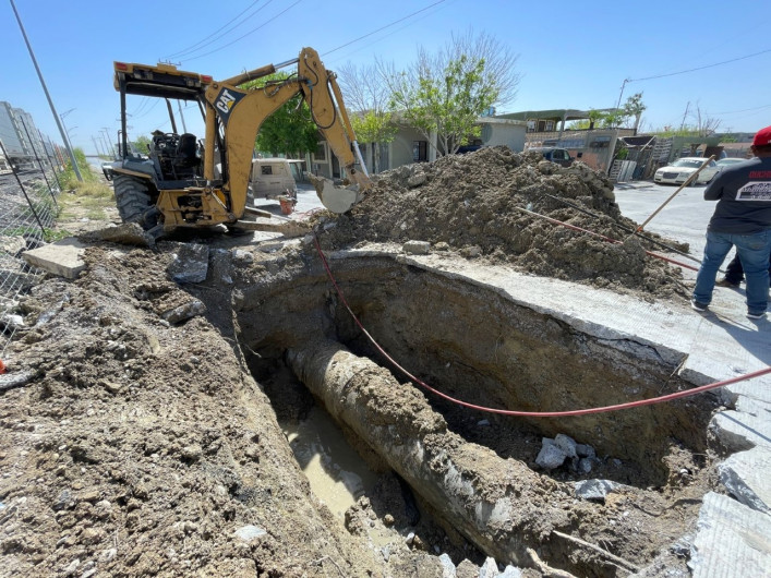 Atiende COMAPA oportunamente fuga de drenaje 